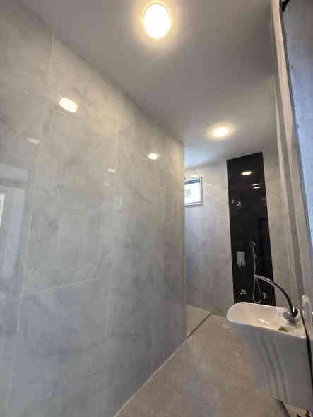 سلام عليكم 
#عقارات_علاوي
 تسليم فوري 
 Vip.       
بيت 🏠ركن للبيع في حي البكر الأطباء موقع مميز 
بناء فول حديث 2025 سند طابو الزهور 
مساحة البيت 88متر واجها 8 متر 
يحتوي البيت ع اسقبال وغرف نوم ومطبخ وصحيات ومناور 
طابق الثاني 3 غرف نوم وصحيات ومناور وبلكون وبيتونه 
يحتوي البيت ع 
نظام كاميرات 
نظام غسالات 
نظام دشات 
نظام دكتات 
نظام سبالات 
نظام غاز 
للاستفسار عن سعر البيت الاتصال ع الرقم
***********------***********
مكتب عين الفهد للعقارات العامة 
عنوان المكتب الموصل الجانب الايسر حي سماح الاركان.شارع ٢٠ شارع الاركان.
