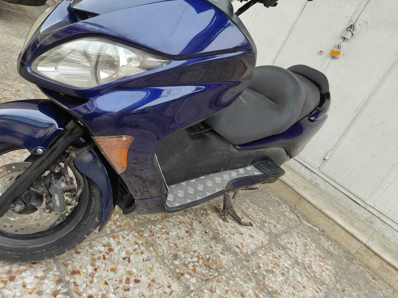 سلام عليكم شباب فورزه 8;0 للبيع. 
دراجه جديده ومكفوله من الفتح مكينه وكير وكلجات بلاد
دراجه 6 كير 3 تحويلات دراجه ماشيه 31. لون ازرق حبري
بيه زنون بلادي كهربائيات كله شغاله نكله بكل وكت
بانزين كله محسن. دهن جديد. بك لايت كرستال 
سعرهه مليون و 100 مكاني بغداد العبيدي( اقره تفاصيل زين كلشي يخص دراجه ذاكره ) شراي يتصل ***********.
