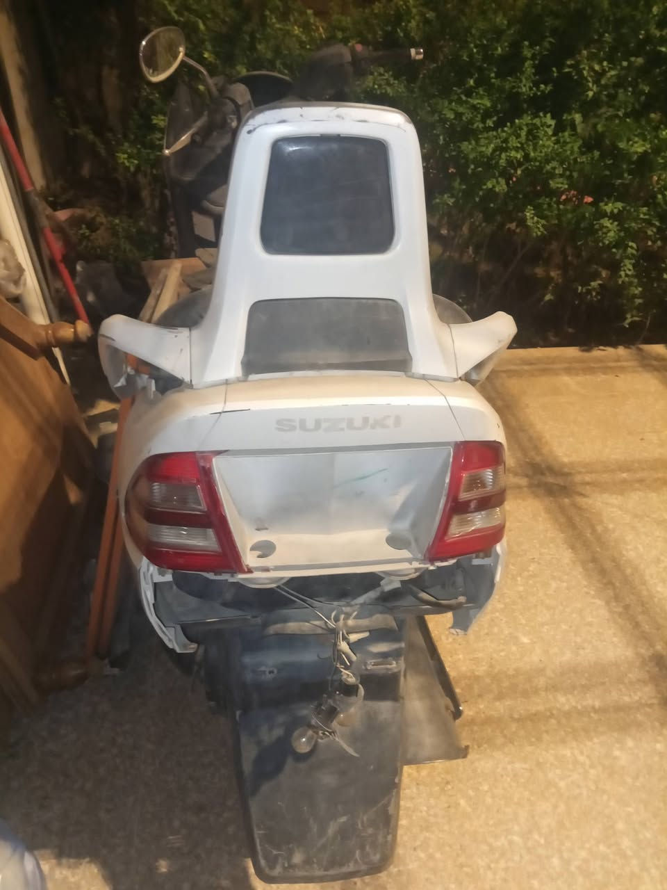 دراجه للبيع سوزوكي تحتاج تصليح مكاني بغداد ***********
