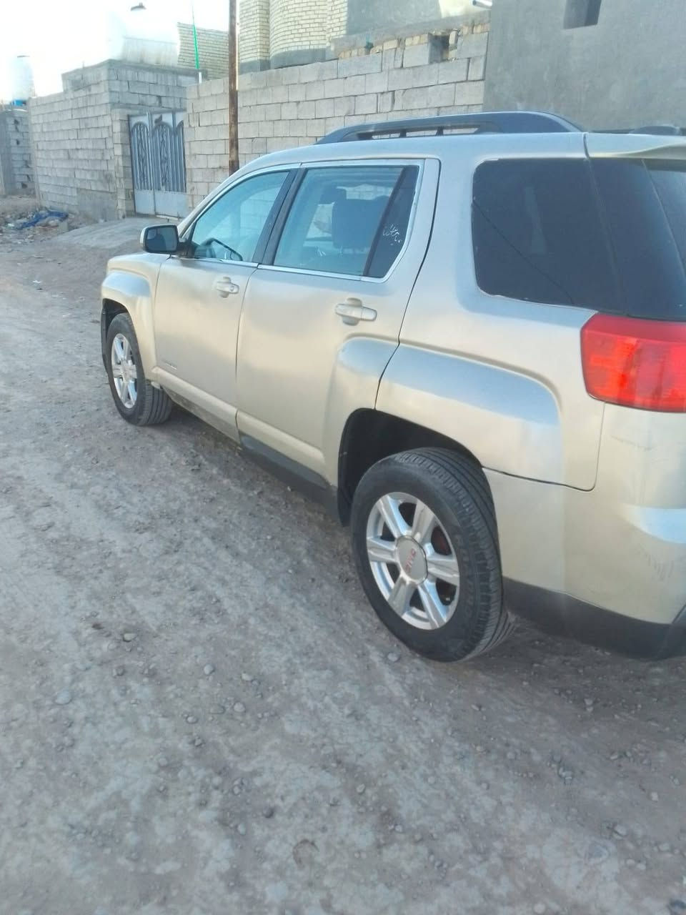 سلام عليكم  البيع سياره تيران رقم واسط  كير ومحرك مكفول سياره مصبوقه اساس احزام حداديه جديد سياره موديل 2015 اسعر 85ورقه  مكان السياره بغداد تغاطع النهروان رقم  ***********
