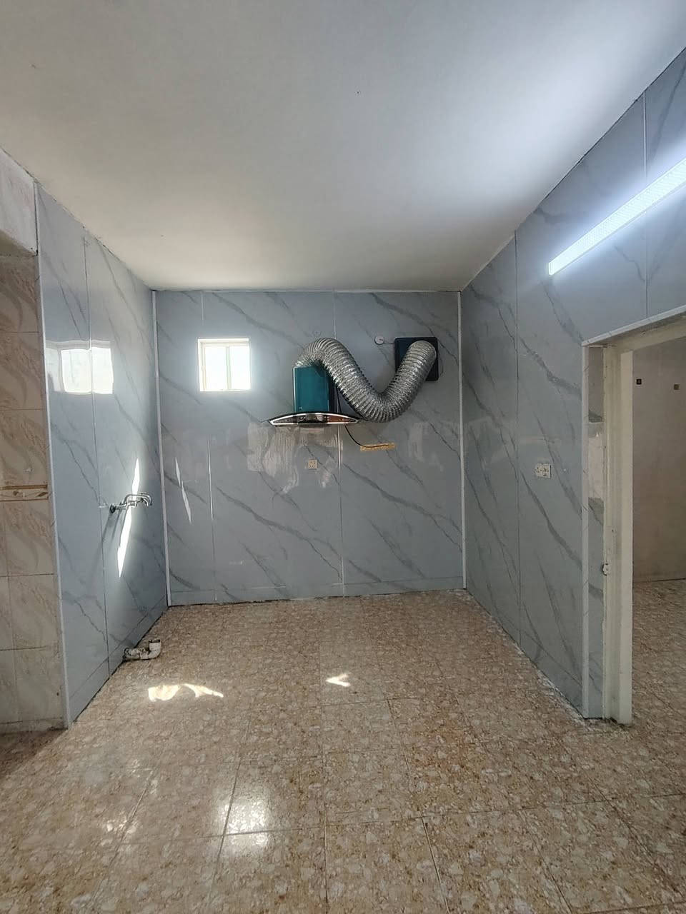 شقه الإيجار
شارع سبعه نيسان بهرز 
الاستفسار الاتصال على الرقم ***********

