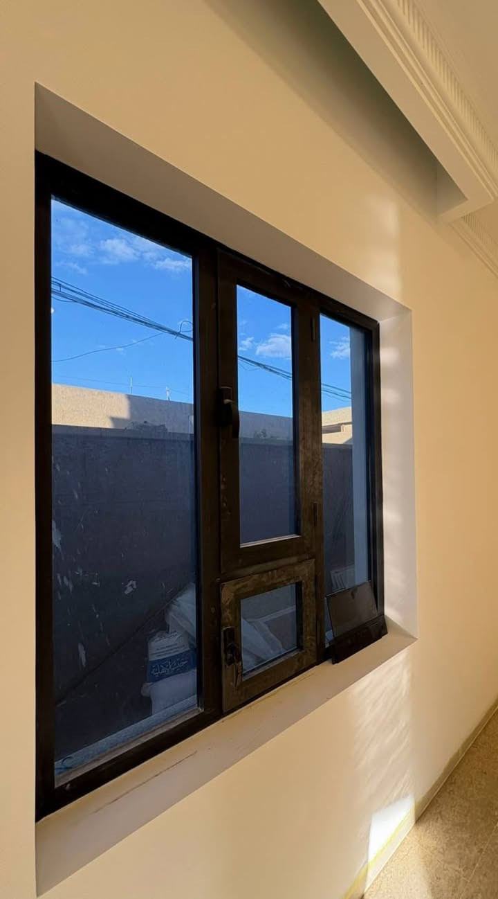 من ناحية القيارة 
تنفيذ احد مواقع معمل السيدحمد 
ابواب وشبابيك اسود فحمي
ضمان 5سنوات مواد تركية 
معمل السيدحمد /النمرود /السيدحمد
للاتصال ***********
