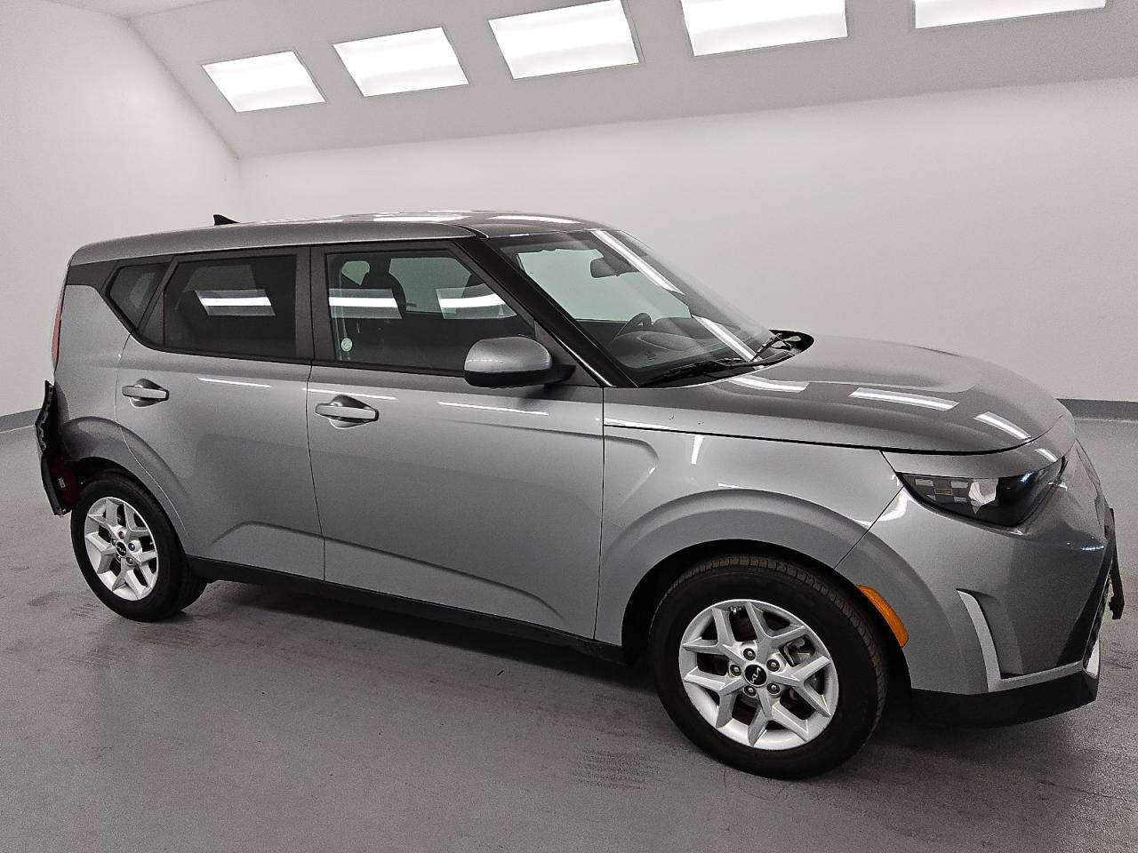 كيا صول 2024
 رقم فحص مؤقت
حادث خلفي خفيف جداً 
بدون ايرباك كل الارباكات سليمة
السيارة كفالة عامة من كلشي ما عدا صبغ ربع جنطة فقط والدعاية الخلفية مبادلة نفس اللون اصلية مال تفصيخ امريكي
ماشيه 19 ميل
مواصفات السيارة رادارات امامي جانبي وخلفي
توقف ذاتي  وقيادة ذاتية وتحديد مسار ونقط عمياء
ويل كب 17 بلادي وكامرة وشاشة كبيرة تدعم كاربلي
داخل رصاصي وفول تحكم ستيرن 
مكينة 2000 دوش 
المكان بابل الاساتذة 
السعر  157وبيها مجال للشراي
صور الحادث بالمنشور
الاستفسار ***********
