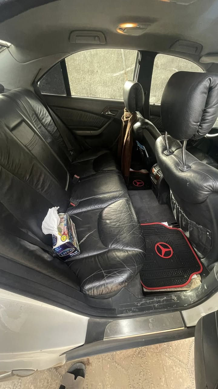 غواصة للبيع 2001 اصولي باسمي 
مكينة كير كهربائيات كفاله 
6 سلندر 3200  S
🧧 بيها طخات خفيفه مأشر عليها بالصور بالون الاحمر 
جوبلس شغال تصعد وتنزل طبيعي مابيهن اي مشكلة 
 رقم جديد 
تحكم كشنات امامي شغال 
ادامه كاملة للسيارة قبل فترة 
جاهزه من كلشي 
ويل حاوية قبل شهر شديتة نضيف تخم تاير نضيف
اي عيب شرعي ما بيها 
السعر 138 وبيها مجال 
المكان بغداد شارع المغرب 
او الديوانية الجزائر


**إذا كنت صاحب هذا الإعلان وتريد حذفه لأي سبب، رجاءا أرسل رسالة إلى الدعم الفني**