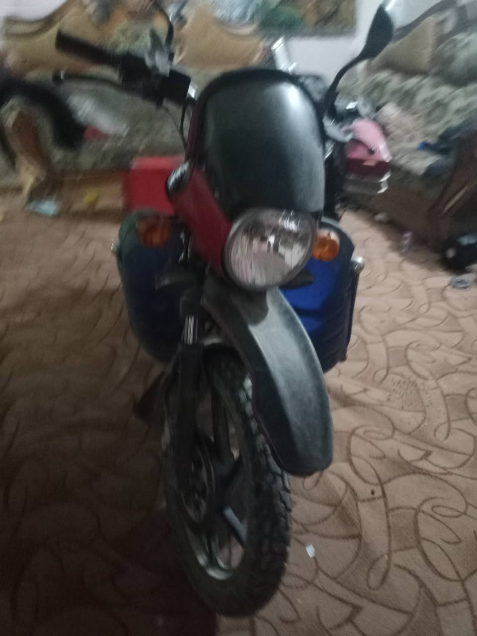 سلام عليكم دراجه بوكسر نضيفه مامفتوحه نضيفه مالت شرطي مايطلع بيهه كامله وراق اصولي ،كهربائيات كامله ،، مكاني تنومه شط العرب ، رقم لهاتف ، *********** سعر 1700
