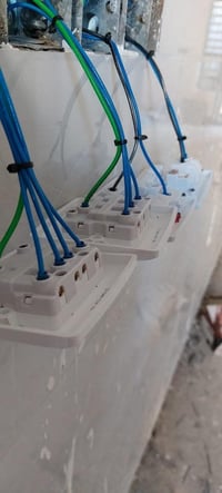 كهربائي متفرغ إتصال 07807491450