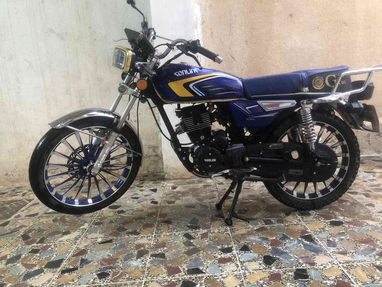 ايراني موديل ٢٥منفيس
تشغيل عن بعد 

محرك 200
الدراجه بلادي على فحص 
مابيهه اي نقص 
السعر ٧٥٠  
***********
