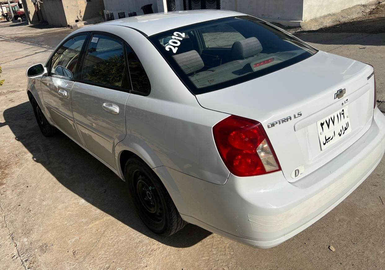 ئەم ئؤپترا جوان و خاوینەمان هەیە بؤ فرؤشتنە مؤدیل 2012 گیر عادیە گیر بەشەرتە بەس مەکینەی تؤزیک سەرفی هەیە رەقەم و سەنەوی بەسەرجوە بەس هەزەی مایە بەناو و کردن و تەحویل کردن بەشەرتە 4 وەرەقە غەرامەی لەسەرە لیدران دووپارجەی هەیە بئ ناوگرتن و بئ ایرباگ 4 تایەی نویی بؤی بەسترەیە هەموو شتیکی جەئیزە سعری 77 وەرەقە و تؤزیک مەجالی تیدایە  بؤ زانیاری زیادتر تەلەفون بؤ ئەم رەقەمەی خوارەوە بکە *********** واتساپ أربيل, العراق
