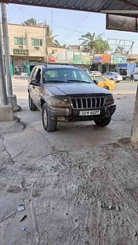 للبيع سيارة جيب كراند شيروكي موديل 2001 السيارة كير محرك مكفولات وبلاد...