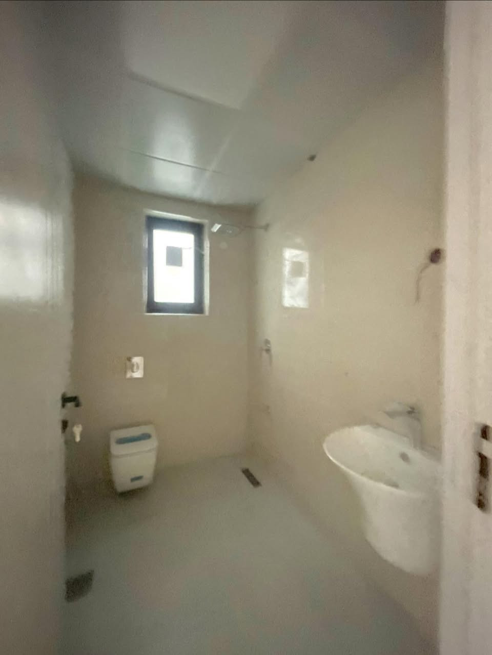 للايجار التجاري 
بناية جديدة في المنصور - المتنبي قرب شارع الرواد 

المساحة 280 متر مربع 

تحتوي على 10 شقق كل شقة غرفتين نوم وصالة ومطبخ وباقي الخدمات 

🔴توجد شقتين مـن ضمن الشقق تحتوي على غرفة نوم سويت وصالة ومطبخ وباقي الخدمات …

🔴البناية مجهزة بمصعد و منظومة إطفاء و الشقق مجهزة بمطابخ 

🔴نستقبل كافة عقاراتكم في المنصور

للاستفسار ***********

.
.
.
.
.
.
.

#عقارات #بغداد #الكرخ #استثمار #المنصور #الرواد #ايجار
