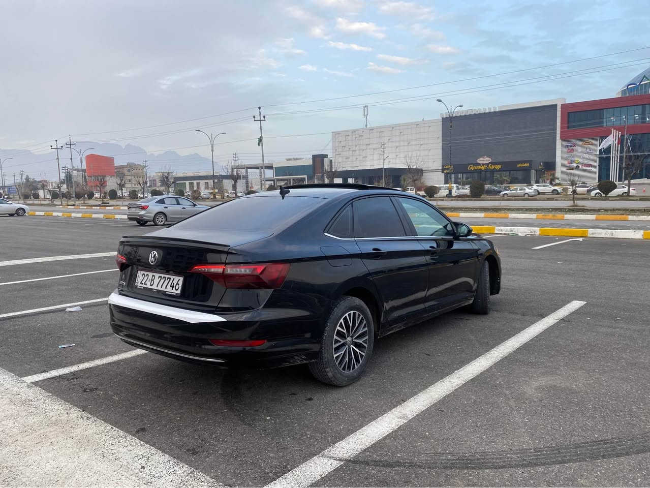 Jetta 2020 Se full
سەیارەیەکی زۆر پاک و خاوێن، 
بە شەرتی گێڕ و مەکینە و تەقە و ڕەقە.
🛠✔️:
• مەکینە: 1.4 تۆربۆ (مەرغوب).
• ڕەنگ: ڕەشی بریقەدار.
• مواسەفات:
بەسمە:
• پانۆراما:
• کوشن  جڵد: 
• کوشن هیتەر: 
• سیستەمی ڕادار: ✔️
• ئۆتۆ ستۆپ (Auto Stop): 
• حاسە (Sensors): سیستەمی حاسەی دەوروبەر 
• شاشە و کارپلەی (Apple CarPlay & Android Auto): بەستنەوەی مۆبایل بە شاشە بۆ نەخشە (Maps) و مۆسیقا.

• بۆیاغ: پێش و پشتی کەپسە تەنها دوو پارچە (چەمەلاغی پێشەوەی لای سەیاق + دەرگا).
•: بەبێ ناو گرتن
• ئێرباگ: بەشەرت 
•دەعمی : سوکە، سەیارەکە زۆر توندوتۆڵە
.

📍 شوێن: [ ڕانیە ]
📞 ژمارەی مۆبایل: [ *********** ]
💰 نرخ: [ 145] مەجالێکی کەم رانية, السليمانية
