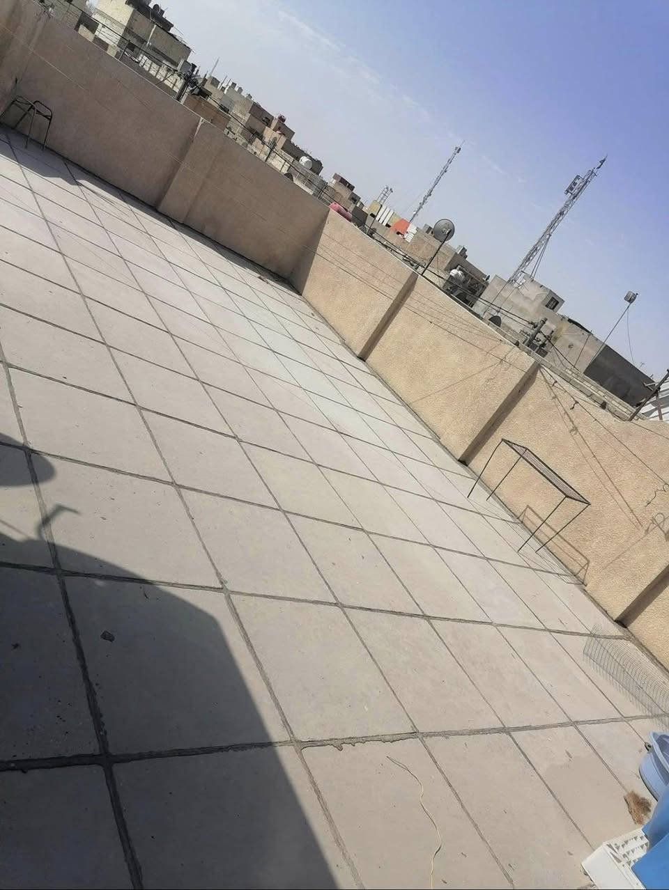 🏡 دار للبيع – بغداد / الحرية الثانية:
📍 الموقع: الحرية الثانية – محلة 426

(شارع أبو فراس – أبو الفلافل)

📐 المساحة: 150 متر

🏗️ البناء: مسلح نظيف (سنة 2008)

📏 الواجهة: 10 متر – النزال 15

✨ تفاصيل الدار:

• 4 غرف نوم

• صالة كبيرة

• مطبخ

• طرمة كبيرة

• 3 صحيات

• منور

• مخزن

• سطح كامل بمساحة البيت

📞 للاستفسار: ‭٠٧٩٠ ١١٦ ٨٠٣٩‬

🔑 دار مرتب وجاهز للسكن، موقع ممتاز وخدمي
