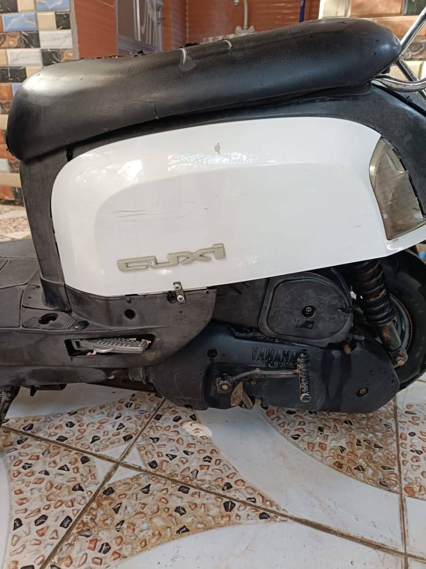 سلام عليكم للبيع دراجه بوليس بيضه ونضيفة 
دراجه شغاله سلف وهندر نكرة
الدراجه كهربائيات كله شغاله
 اشاير ضويات بك لايت سكن كلشي شغال
قفل ستيرن 
كفراته نضيفة واصلية ما بيه نقص بس بيه ملاحظات بسيطه كلش
الدراجه مجفته تجفيت زين لا نضوح ولا تنقيص ولا تبخير 
سعره 650 وبيه مجال عنواني ناصرية المركز 
للتواصل على الرقم ***********
