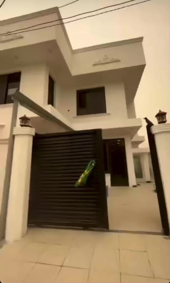 كادر هندسي متخصص لتنفيذ جميع اعمال الديكور الداخلي والخارجي للمنازل ، المجمعات الطبيه ، الكافيهات ، المجمعات التجاريه ...
جبسنبورد ( تركي كوناوف أو متحده )
حديد ثقيل 0.5 مقاوم للاحمال
معاجين واصباغ من شركات رصينه ( جوتن ' بتك " ديلوكس ، همبل، بلو الايطاليه ...وغيرها .
سحب بورك ' كورنيش اللديكورات الملكيه والكلاسيك والنيو كلاسيك بوردكس للواجهات المنزليه والمطاعم والمحال التجاريه كافه اعمال الفوم التركي والكوبلنات
جميع المواد المستخدمة خاضعه للفحص الهندسي .
اشراف هندسي على جميع الأعمال وضمان لمدة ١٠ سنوات التصميم + اعمال الكهرباء مجاناً للمساحات الكبيره
موبايل او وتساب /***********
