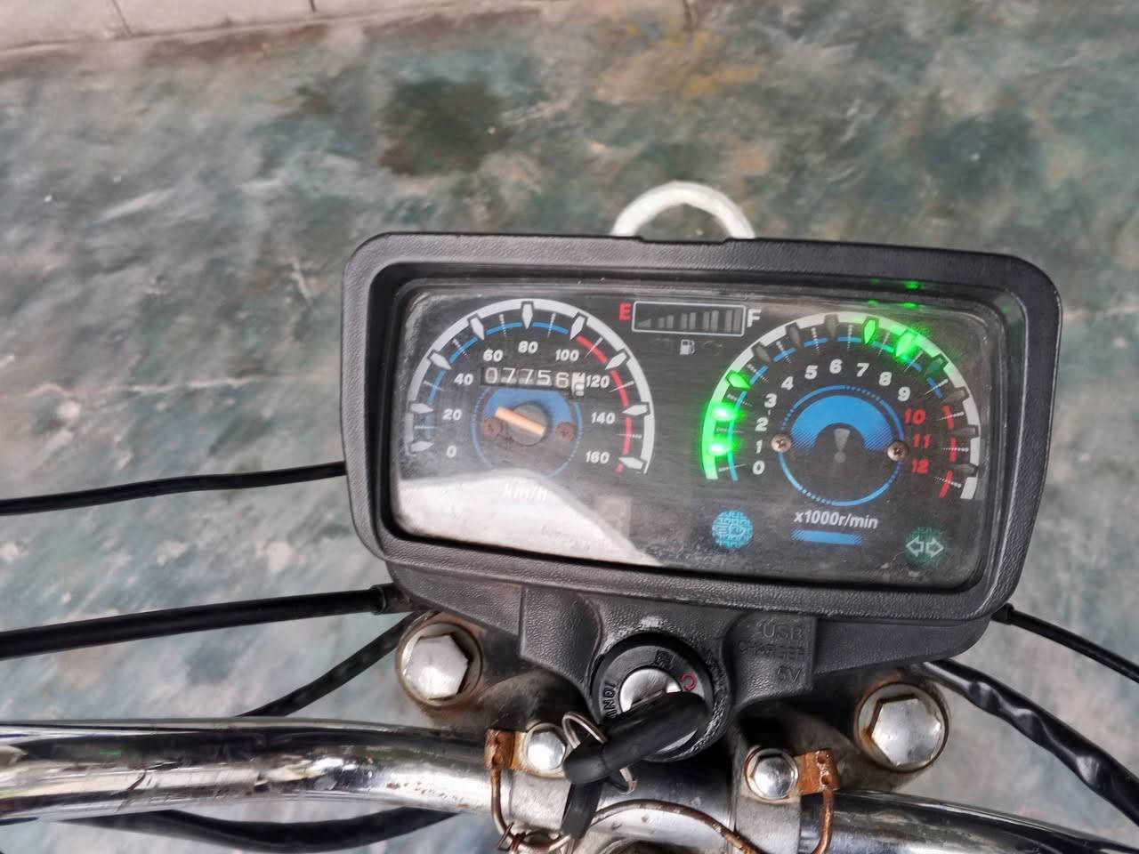 السلام عليكم دراجه للبيع كامله ما بيها اي نقص نظيفه خير من الله السعر 400 الشراي يتصل ***********
