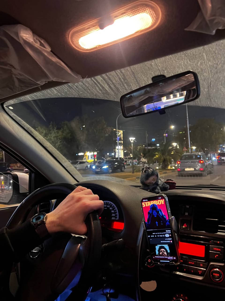 نيسان صني 2020   هندي مواصفات خليجية 
فول مواصفات 
سيارة نظيفة ومرتبة   وداخل جديدة 
تبريد شغال 
ادامة جديدة عل سيارة 
وكل بانزين محسن ادير 
حادثها قبق جنطة بس وبادر شوي 
مكانها بغداد  
سعرها 100 ورقة  وييها مجال 
*********** بغداد, العراق
