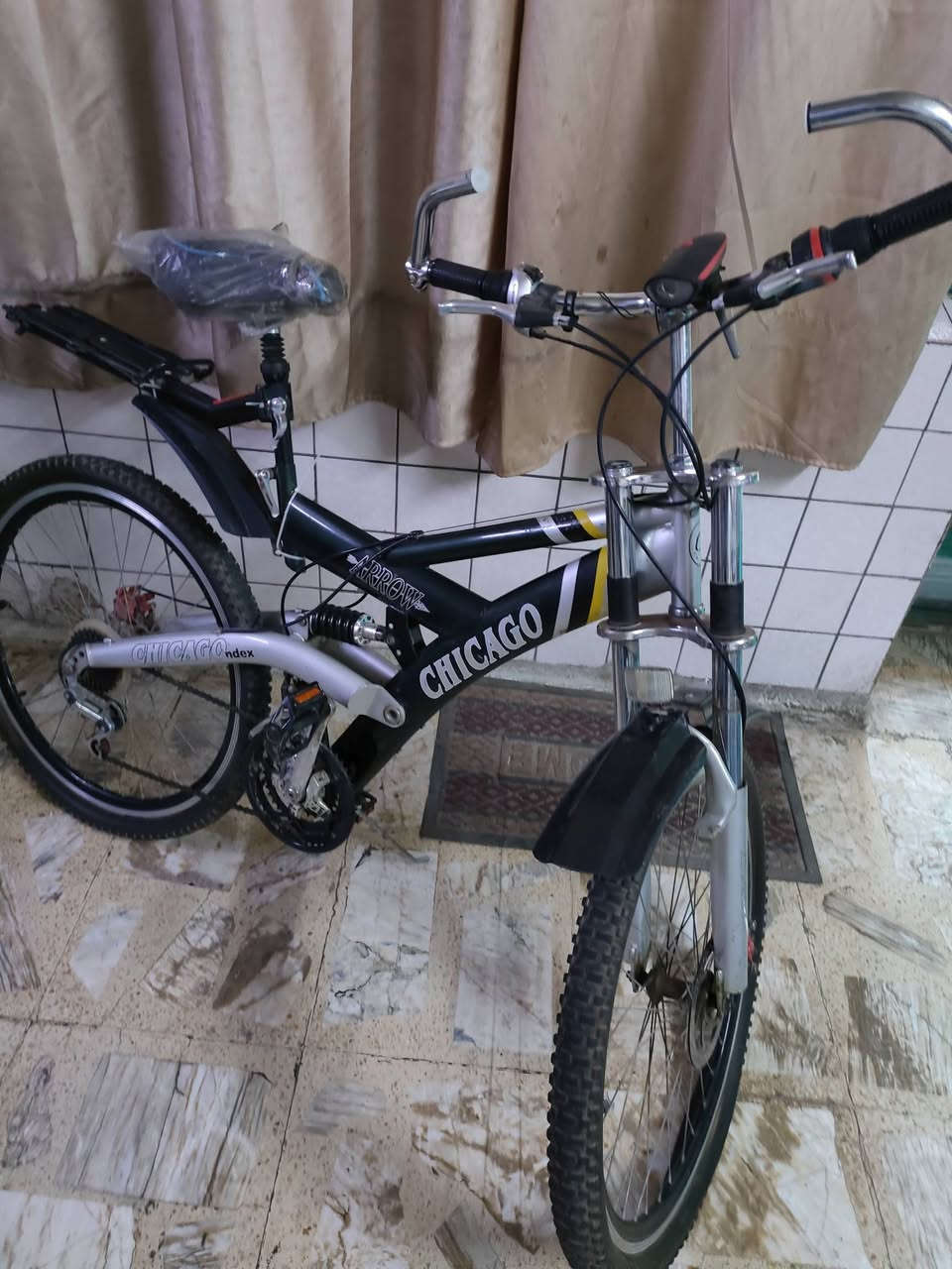 السلام عليكم....
بايسكل للبيع نوع:
#شيكاغو
جبلي حجم ٢٦ يمتاز بمواصفات راقيه
١- دبل امامي
٢-  يتحمل وزن ١٥٠ كيلو😍
٣- دبل خلفي
٤-  بريك دسك امامي وخلفي
٥-  كير خلفي ٦ سرعات
٦ - كير امامي ٣ سرعات
٧-  حجم ٢٦ لشه عاليه
الي يريده يتواصل على الخاص ...تحياتي للجميع


**إذا كنت صاحب هذا الإعلان وتريد حذفه لأي سبب، رجاءا أرسل رسالة إلى الدعم الفني**
