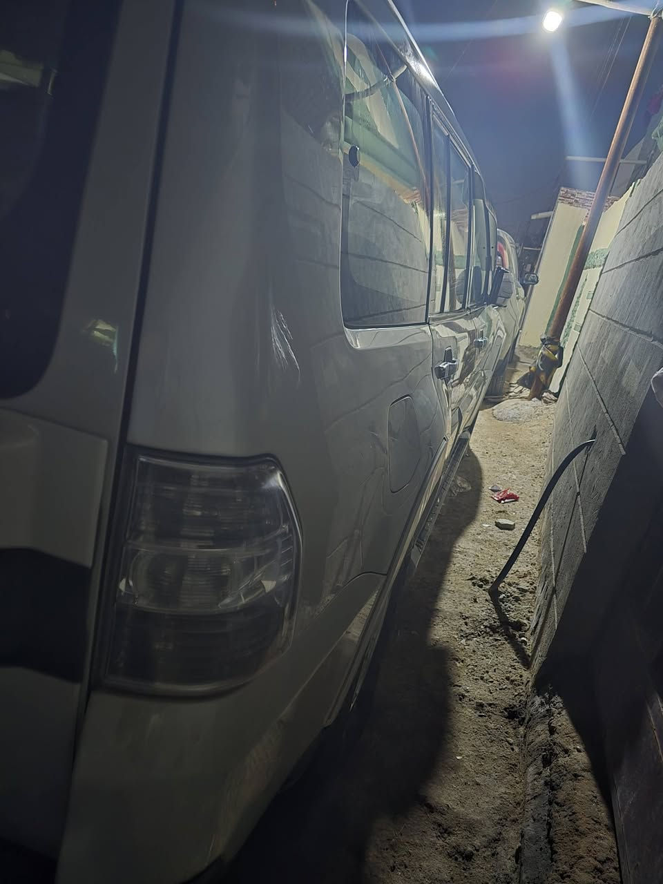 السلام عليكم سياره باجيرو مكفول ٢٠٠٨ محدثه ١٦ لتفسير اكثر اتصل عل رقم *********** السعر ١٤٥ بيه مجال
