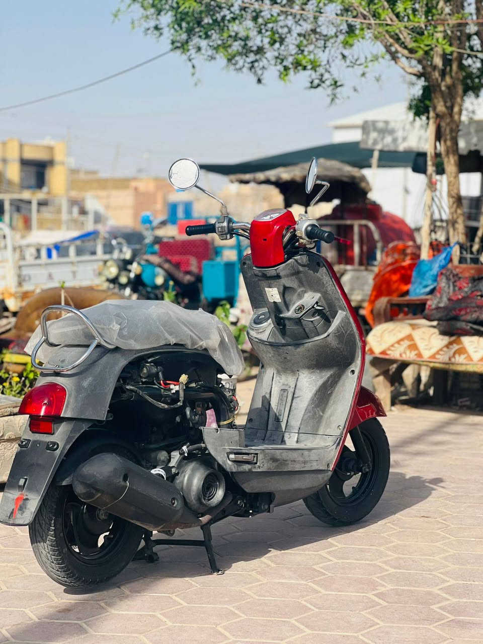 سلام عليكم ماكس بواليس للبيع الدراجه ختم واحد من الطول الطول دراجع طالعه حاويله ساله شهرين من طالعه دراجه نضيفه وشلعه ومعدل كهرباياته كله شغاله السعر 1000بيه مجال لطيبين ***********متواجد بل وتساب وفيس
