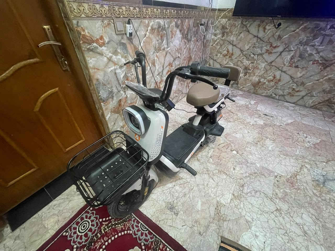 سلام عليكم شباب درجه زير ماستخدمه البيع سعر 450بيها مجال مامشيه بعده بل جياس مالتها مكان مدينه الصدر ***********
