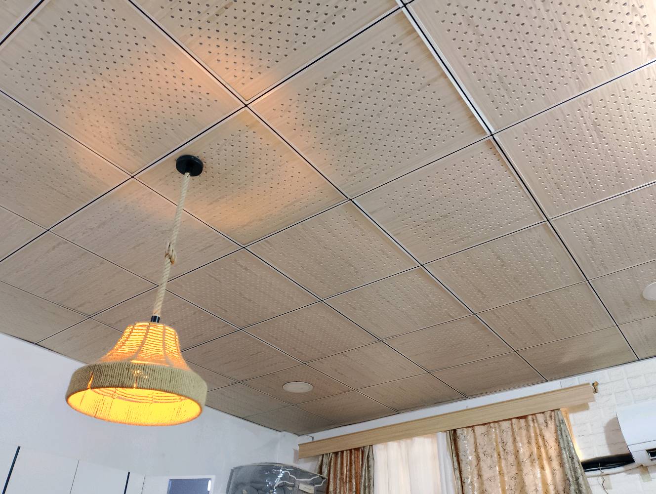 بيت لليجار او للبيع كربلاء الحر مقابل المستشفى التركي شارع محطة غاز الحر  200 متر 4 غرف نوم مع ثلاث صحيات حديقة كراج سياره بناء جديد 