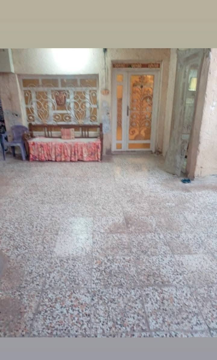 دار للبيع حي الأمن الداخلي قرب مطعم الصادق مساحة220 البيت على ساحه  قريب على السريع 
البيت يتكون من ديوانية وصالتين وغرفتين ومطبخ وحمامات داخليه وخارجيه وطارمه جبيره بنا  2001 طابوك جمهوري صب كونكريت للأستفسار تواصل على الرقم ***********
