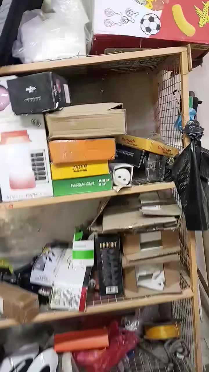 سلام وعليكم اخوان ابيع شلع قلع الي على باب الله يفيدة سعر مناسب ***********
***********
