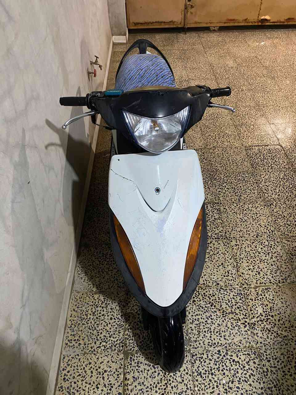 سلام عليكم ماكس سرعة120 للبيع 
كلشي ماعيزها غير دبلات كدام
السعر 350 وبي مجال بسيط 
الاتصال ***********
