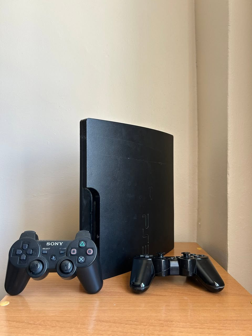 🎮 PS3 Slim 320GB Flashée à vendre
Console PS3 Slim 320GB flashée en très bon état, fonctionne parfaitement.

✅ 2 manettes
✅ Disque dur 320GB
✅ Console flashée
✅ Tous les câbles inclus
✅ Prête à l’emploi

📍 Disponible à Constantine

📞 Contact : 0774528286


**إذا كنت صاحب هذا الإعلان وتريد حذفه لأي سبب، رجاءا أرسل رسالة إلى الدعم الفني**