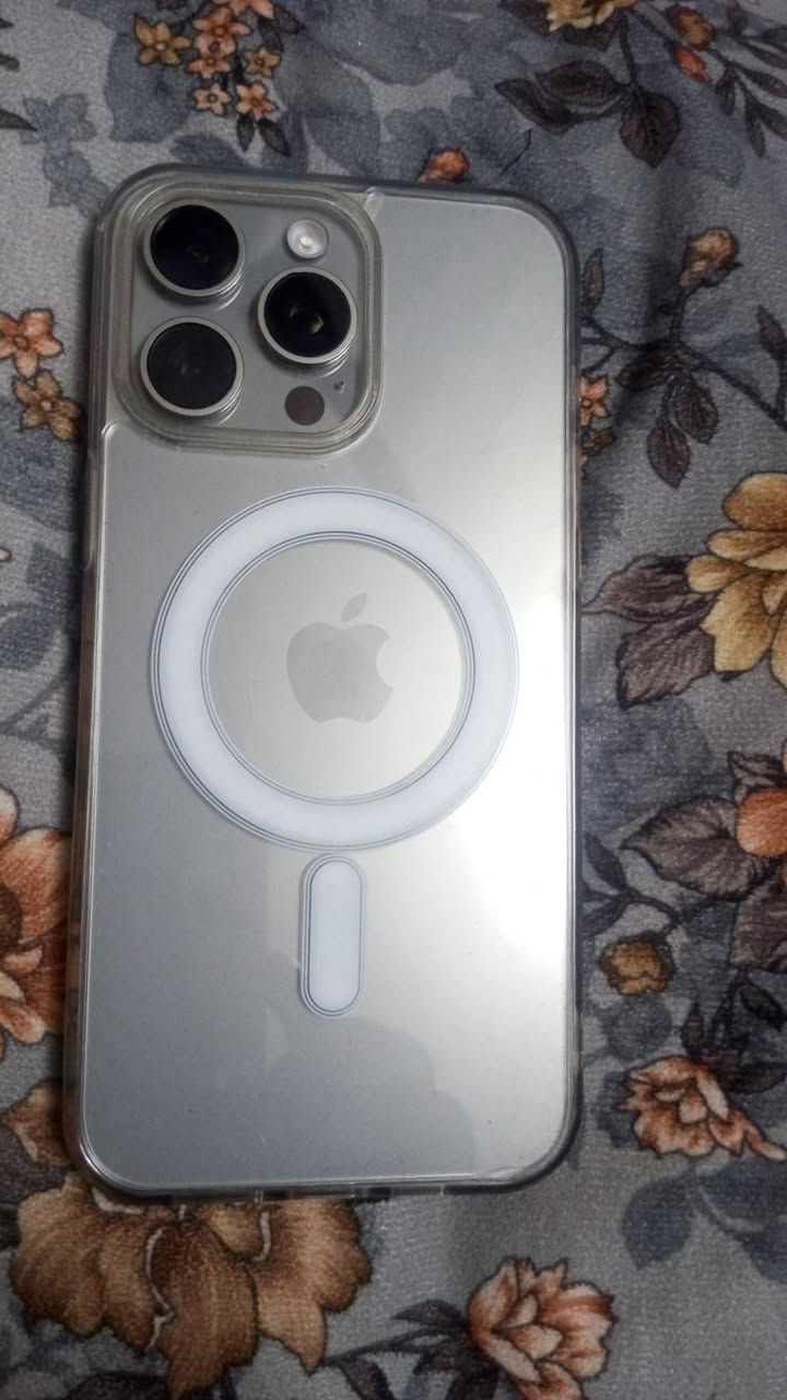 سلام عليكم ايفون ١٥برو ماكس جديد بطاريه ٨٩ ماداخل اي تصليح وعلفحص مليون و٢٠٠ وبي مجال ***********
