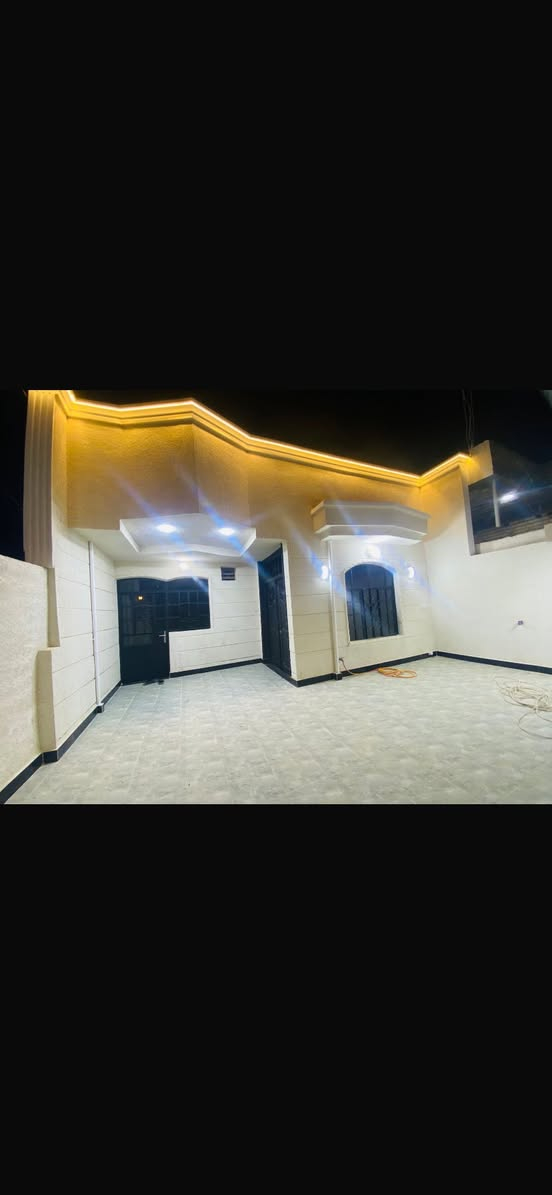 السلام عليكم دار للبيع المساحه 150م في حي الشهداء قرب جامع المصطفى او مولد وسام العويسي *********** / ***********
