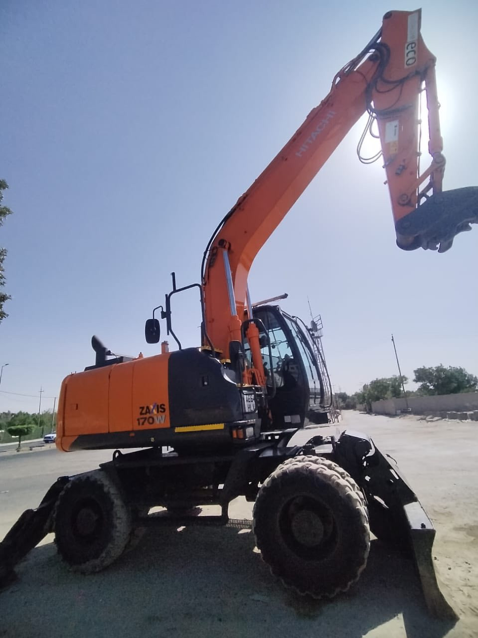 سلام عليكم حفارة هيتاشي بي فايف ٢٠١٥ مشتغلة ٥٥٠٠ ساعة رقم أربيل جديد باسمي هزة ما منتهية مكفولة وجاهزة للعمل مكانها بغداد للاستفسار الاتصال على الرقم ***********
