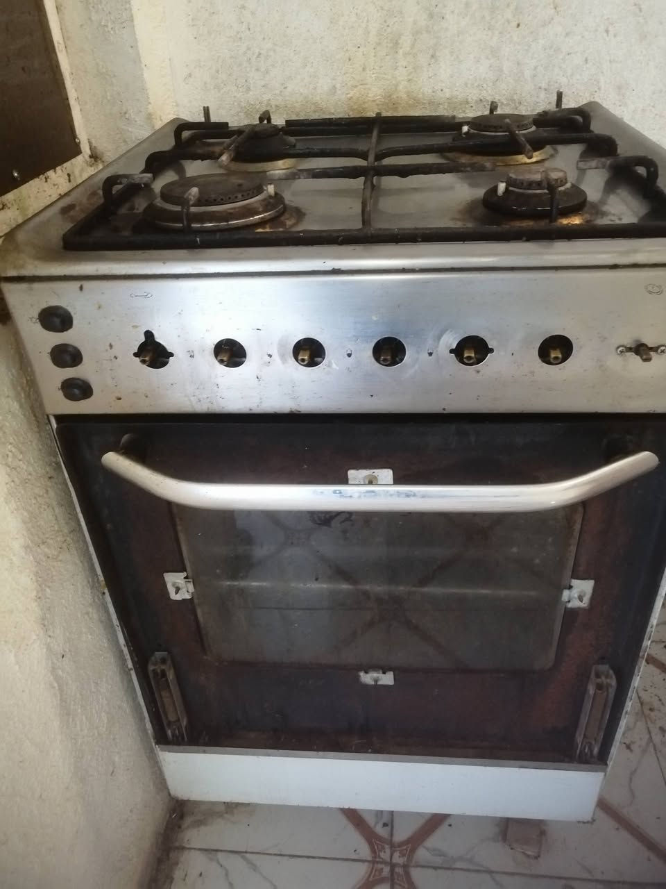 طباخ كريازي اربع عيون وحتى فرن يشتغل بس جامة الفرن انكسرت بس عادي متأثر من تشوي شي.. السعر ٦٥ وبي مجال


**إذا كنت صاحب هذا الإعلان وتريد حذفه لأي سبب، رجاءا أرسل رسالة إلى الدعم الفني**