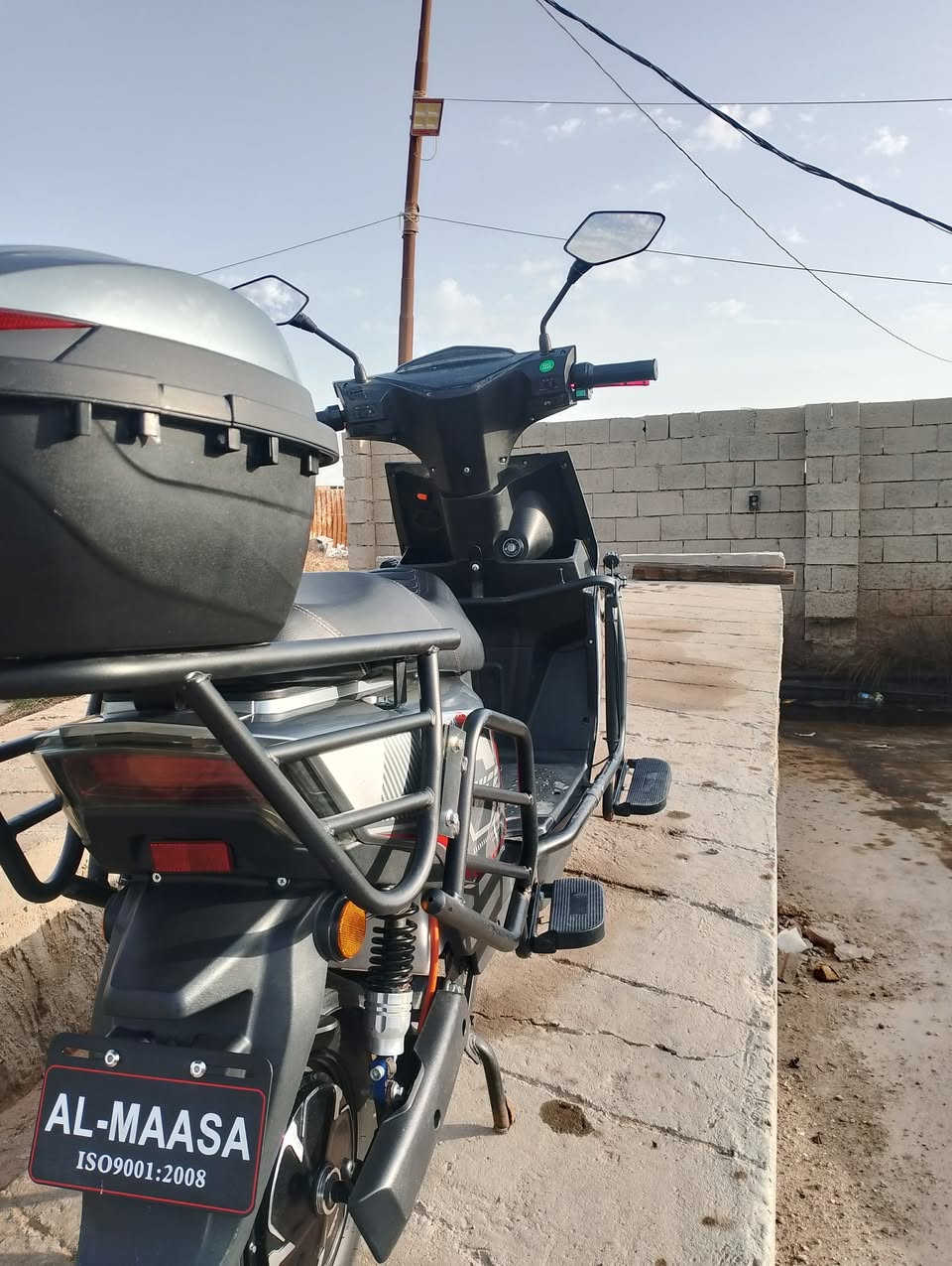 السلام عليكم 
ماطور شحن للبيع 💎
النوع: سكنس وحش (الماسة) 
6 بطاريات حجم كبير. 
دبل خلفي غاز. 
دبل اشارة. 
لايت زينون عالي ناصي. 
بريك امامي خلفي دسك. 
ماطور مدرع. 
الماطور نضيف بمعنى الكلام صار 4 اشهر من اخذتة بطاريات جدد 
مكاني الرمادي 
السعر (800) وبي مجال.  
للأستفسار الاتصال او مراسله. 
***********
