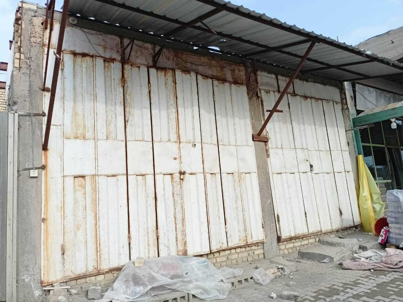 محلات للايجار قرب سيطرت القزويني السعر اتصل على الرقم ***********
