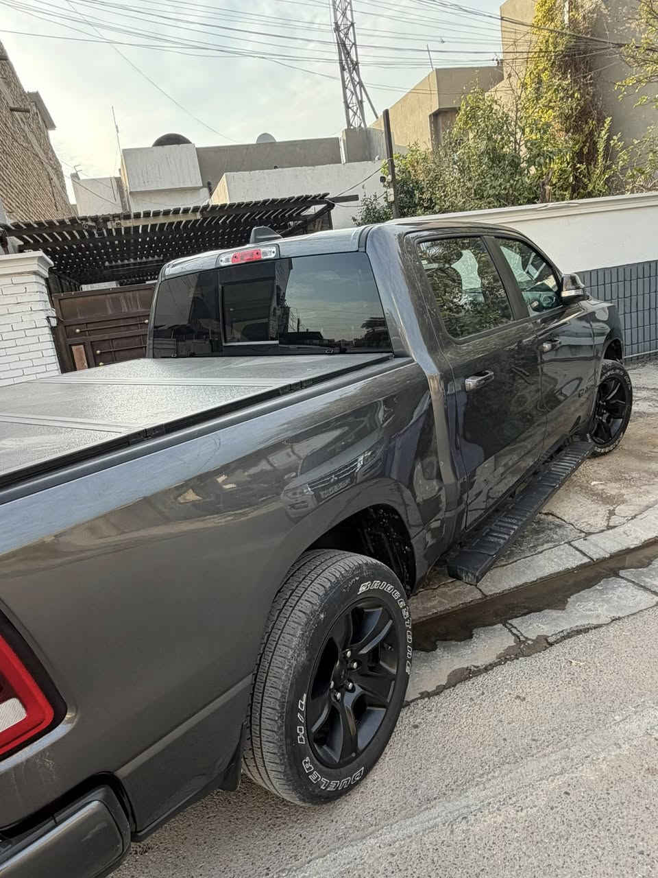 من رخصه مدير الكروب 

📍رام سبورت موديل2022 / رقم اربيل 

📍الممشى 44 كيلومتر قابل للزيادة استخدام شخصي والوحيد حاله السياره بلادية على وضع الشركة 

📍 المواصفات 
* محرك 5700
*فور ويل 
*كشنات تدفئه 
*ستيرن تدفئة 
*الداخل كاربون فايبر الابواب والدشبول 
*شاشة كبيرة 
*مراية كهرباء وتدفئة
*حساسات امامي وخلفي 
*كامره خلفيه 
*اشاره ترحيب 
* رادار مانع تصدام 
*الكشنات مخمل وجلد اسود 
*الجامه الخلفيه كهرباء 
الصندوق كهرباء 
تشغيل عن بعد 

مكان السياره بغداد / اربيل  السعر 41.500

ملاحظه: السياره فول بدون بانوراما 
السياره كلين لكن بالعراق صار بيها حادث بسيط الجاملغ خلف السايق بارد 

***********
