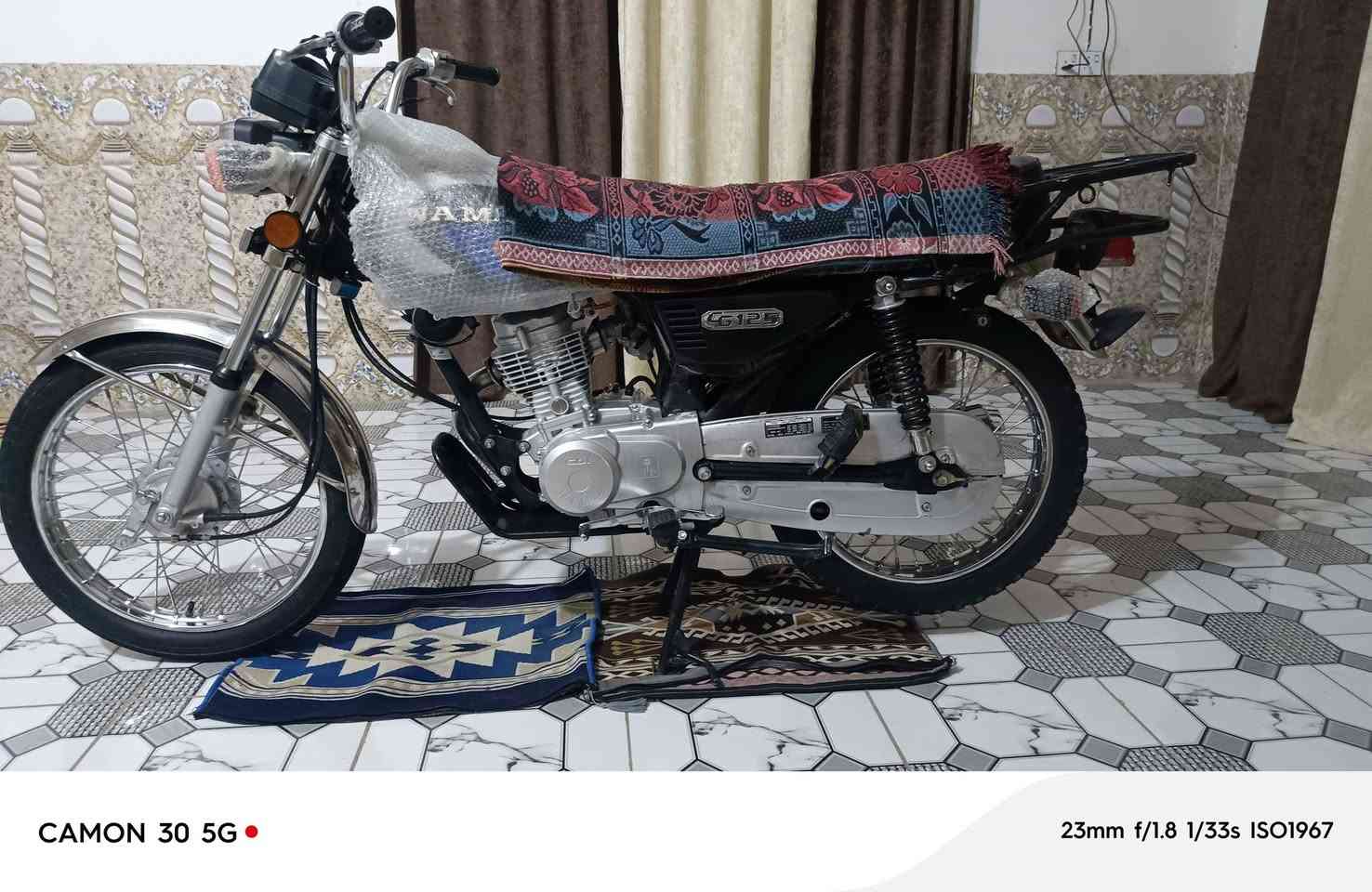 نامه البيع موديل 26دراجه جديده بعدهه وراق سكنر 
مكفوله كفاله عامه شخط مابيه تصوير هسه كدامك 
فصله رعيد سرعه طيران شرط120السعر700وبي مجال الرقم ***********مكان بابل سده الهنديه
