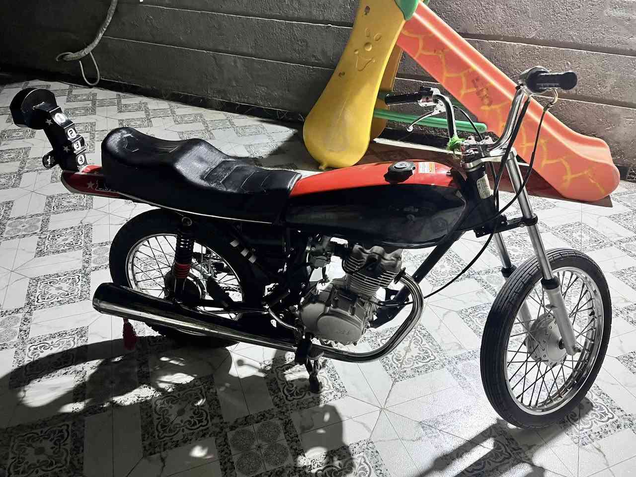 سلام عليكم نامه تعمير للبيع ( بدون اوراق ) تعمير جديد غراضي اصليات برغي تجاري مابيها مكفواله من الطول للطول مكاني قلعة صالح الشراي يتصل وبخدمته ***********
