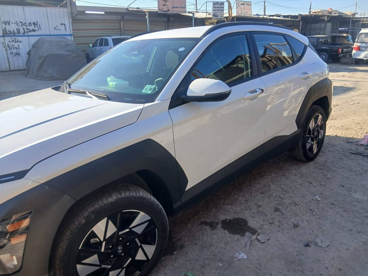 السلام عليكم 
للبيع هونداي كونا موديل 25 وارد امريكي فول مواصفات ماعدا الفتحة.
ترقيم جديد بغداد الدولي باسمي تحويل مباشر .
((حادثها يوجد طختين بسيطات بالبونيد وبالباب مال السائق تكحيلات ورشه صبغ بسيط بداية التكمة ع كد شبر فقط)) 
مواصفاته :
بصمة تشغيل وبصمة فتح أبواب وتشغيل عن بعد.
محرك ((2000)) دوش المرغوب ماشيا شي قليل ((5000)) مايل اخت الزيرو .
رادارت أمامي وخلفي وجانبي.
شاشة تاب كبيرة متصلة تدعم كار بلي.
كيجات ديجيتال.
تبريد قطعتين.
كرسي كهرباء كشن مخمل .
ويلكب كروم 4*4 فور ويل. 
سايد بريك بصمة.
تبريد بيانو .
فول تحكم استيرن.
لد أمامي وخلفي .
لايتات مالتهة البلادية زنون.
وباقي المواصفات معروفة.
((السيارة نظيفة وجديدة بمعنى الكلمة ومكفولة من كلشي ماعدا حادثها شرط ع الفحص وين ميعجبك تفحص)).
مكان السيارة بغداد الدورة السعر ب ((178)) وبيه مجال بسيط.
للاستفسار الاتصال على الرقم التالي 
*********** راسلني إدزلك صور الحادث عن واتساب بغداد, العراق
