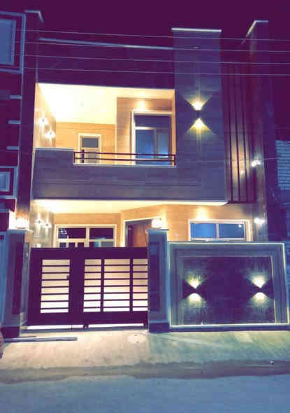 بيت طابو زراعي ملك صرف في الدورة نهاية شارع ٦٠
المساحة ١٠٠ متر
واجهة ٦,٦٦٦ م نزال ١٥ م
ارتفاع السقف ٣ متر
مطبخ وهول حولي واستقبال ومنور وحمام بالطابق الارضي
غرفتين نوم وغرفة ملابس وحمام بالطابق الثاني
المطبخ تركي تفصال مع البيت
سبالت انفيرتر توسوت وعادي ميديا مع البيت
واجهة و ارضية البيت كلها مرمر من الارضي للبيتونة 
الشبابيك والبيبان كلها ألمنيوم
باب الاستقبال قاصة ثقيل جداً
بناء سنة ٢٠٢١
خدمات ماء مجاري كهرباء تبليط كامل
السعر ٢١٠ مليون وبي مجال بسيط 
للتواصل على *********** موجود واتساب
