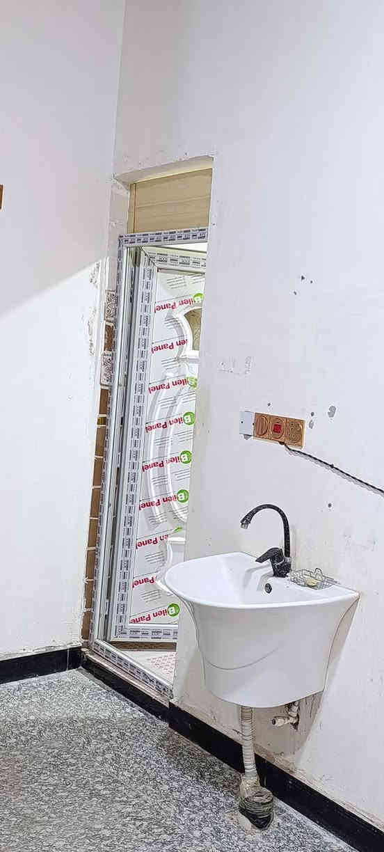 🏠 بيت حديث للبيع - أبو الخصيب (أبو كوصره)
الموقع: سنتر طه ، قريب من المدارس، 
على 
شارع 12 متر.
سنة البناء: 2024 (بناء جديد).
مساحه البيت 200متر 
التفاصيل: غرفتين نوم +
 استقبال (منفصل +كليدور) 
هول جبير 
درج حلزوني مرمر
ارضيه كرانيت 
+  حمام صحيات + داخلي وخارجي  
زراعي طابو اسم المشتري 

💰 السعر:
مع الأثاث: 110 مليون.
بدون أثاث: 100 مليون.
بي مجال 
📞 للاستفسار: *********** ابو الخصيب, البصرة
