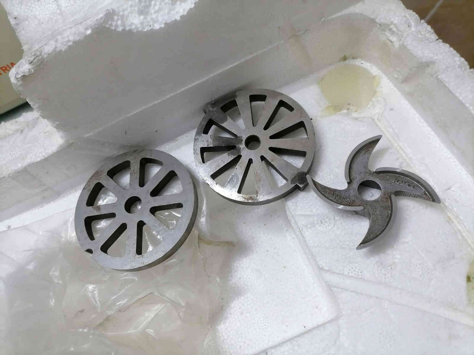 سلام عليكم مكينه لحم رامكو باب اول مستخدمه.مره وحده فقط ***********
