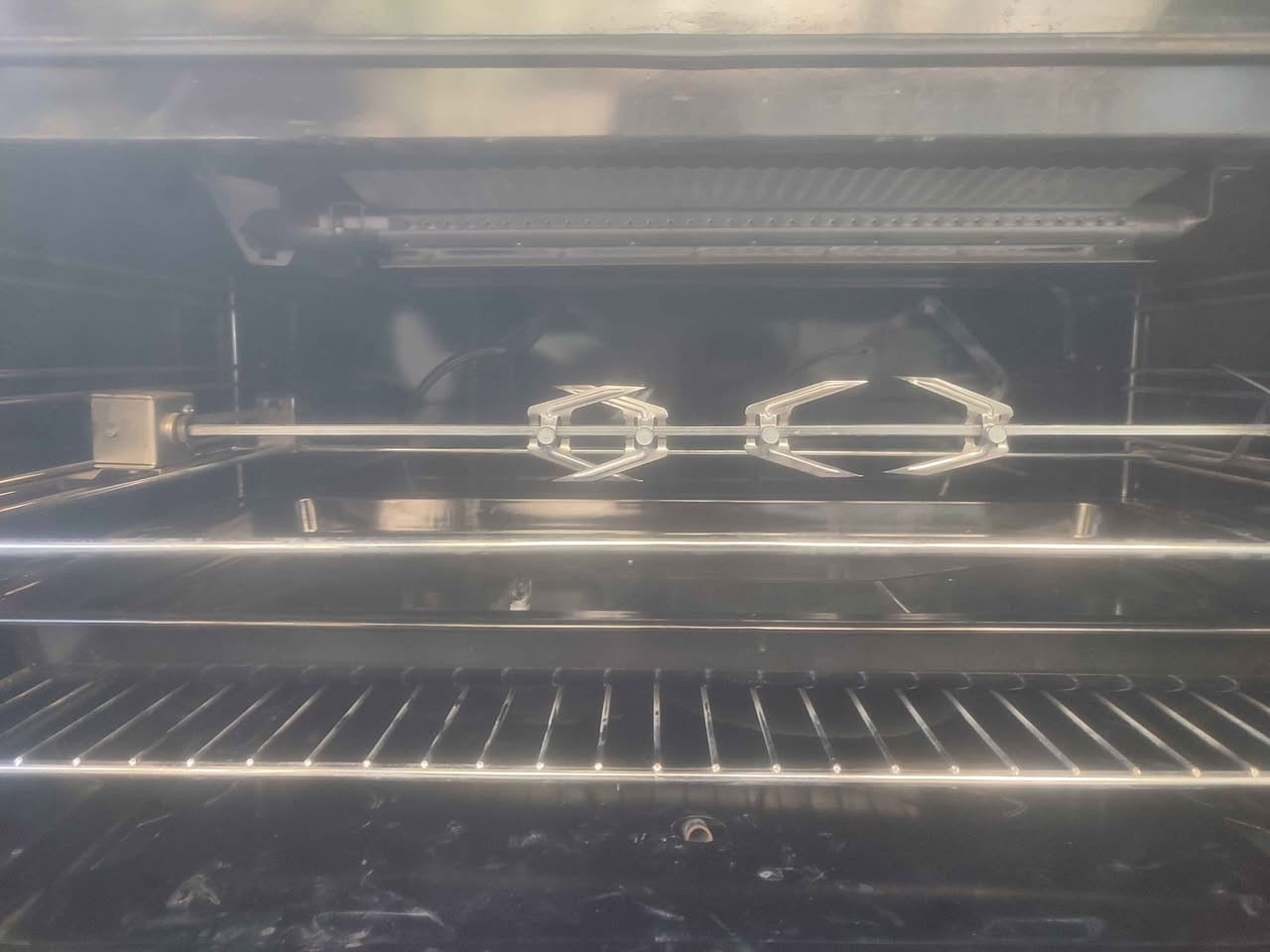 طباخ نضيف جدا للبيع تفاصيل اكثر اتصل على *********** دهل اوران, واسط
