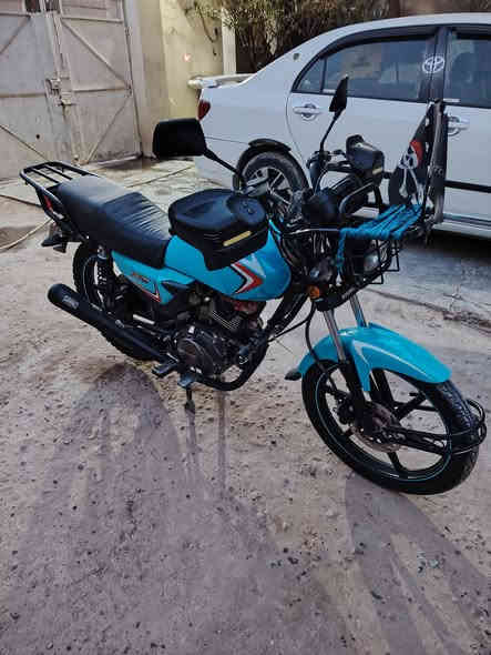 السلام عليكم للبيع دراجه شاينك موديل 2023 رقم صلاح الدين محرك ما مفتوح دراجه نضيفه وانضف من الصوره بعد  مكاني سامراء السعر 1600 للاستفسار أكثر اتصل ع رقم ***********
