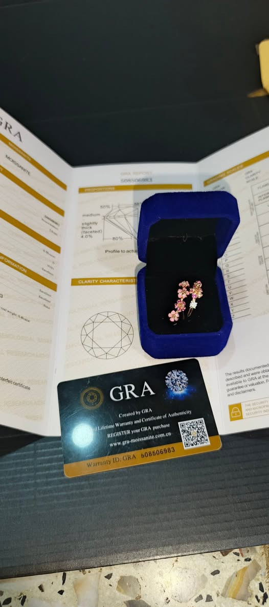 محبس موزنايت مختوم 925 وبعد حروف AKM اعتقد مطلي بلذهب الوردي شكله كلش حلو مع شهادة GRA وكارت حجمه فري سايز انيق جدا وحلو يم اعلئ سعر


**إذا كنت صاحب هذا الإعلان وتريد حذفه لأي سبب، رجاءا أرسل رسالة إلى الدعم الفني**