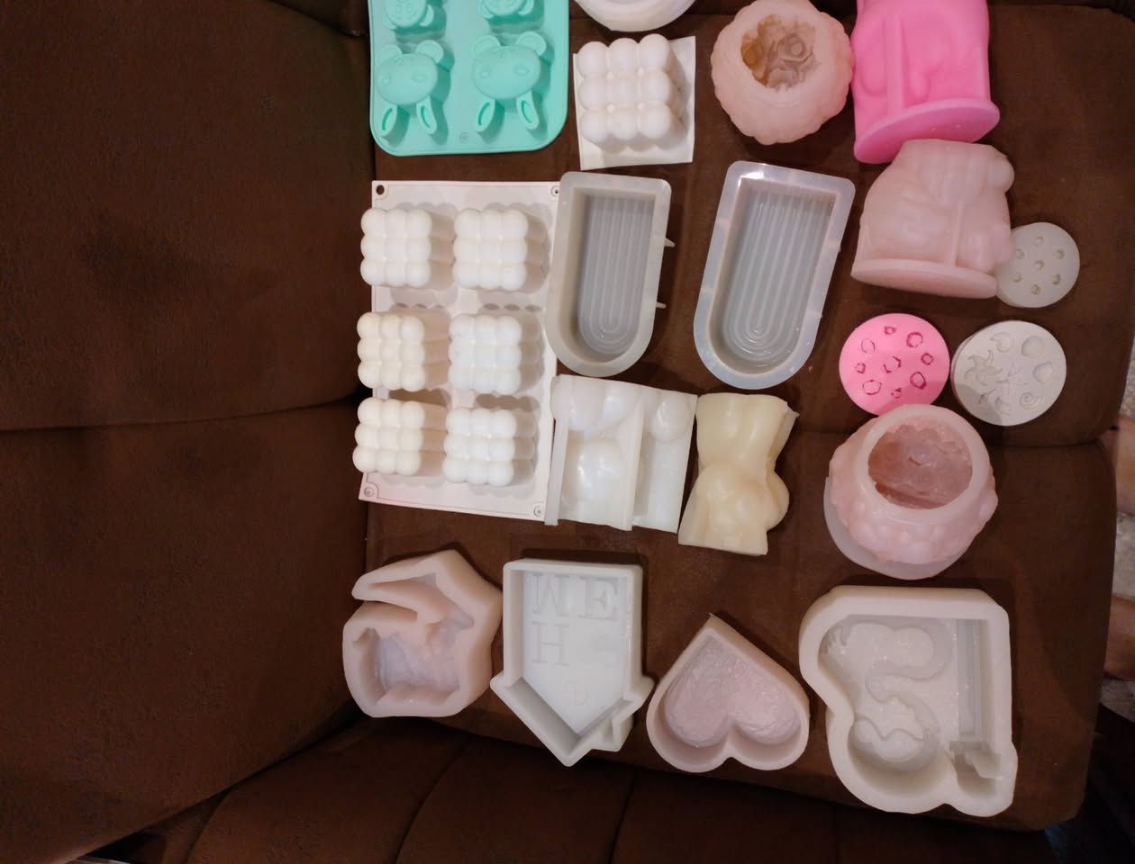 للبيع قوالب حجر وشمع جديد .. ومستخدم 
عندي توصيل


**إذا كنت صاحب هذا الإعلان وتريد حذفه لأي سبب، رجاءا أرسل رسالة إلى الدعم الفني**