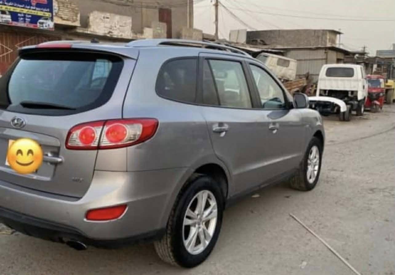 سلام عليكم سياره سنتافيه الون سلفر موديل ٢٠١١ ادوات سياره (كاز )نظيفه وجديده من حداديه من دواخل كله جديد السياره فول ما عده بصمه وفتحه مرقمه أربيل مع السنويه  ومطابق مع الشاصي .مكانها بغداد 
السعر (٤٥ ) وبيها مجال
***********
