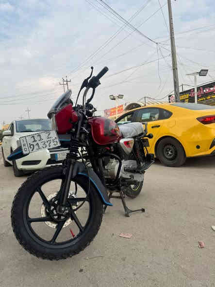 سلام عليكم دراجه بوكسر للبيع كفاله عامه كامله من كلشي مناقصه كلشي كبل للشارع رقم وسنويه ثاني يوم تحويل لوحات نكليزي السعر 2 او 700 وبيها مجال مكان بغداد الشعب الرقم ***********
