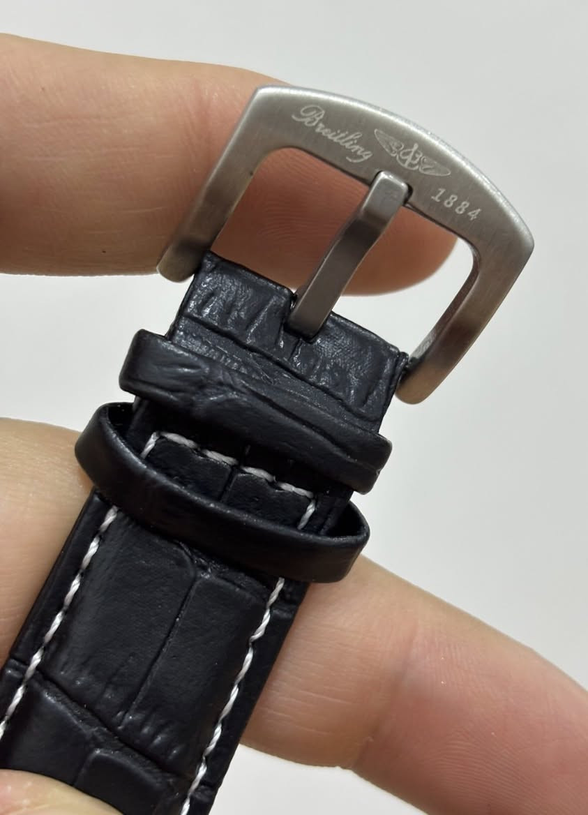 برتلنك طياريين دولية اوتماتيك ماستر كوالتي
موديل قديم وزنها ثقيل
ضد الماء جديدة بالعلبة بعدها غير مستخدمة
مكينتها اوتماتيك وتكويك تشتغل نظامين
قطر الساعة ٤٥
الاطار دوار والسناتر شغالة
السعر  ١٠٥  الف مع التوصيل سعر نهائي ثابت


**إذا كنت صاحب هذا الإعلان وتريد حذفه لأي سبب، رجاءا أرسل رسالة إلى الدعم الفني**