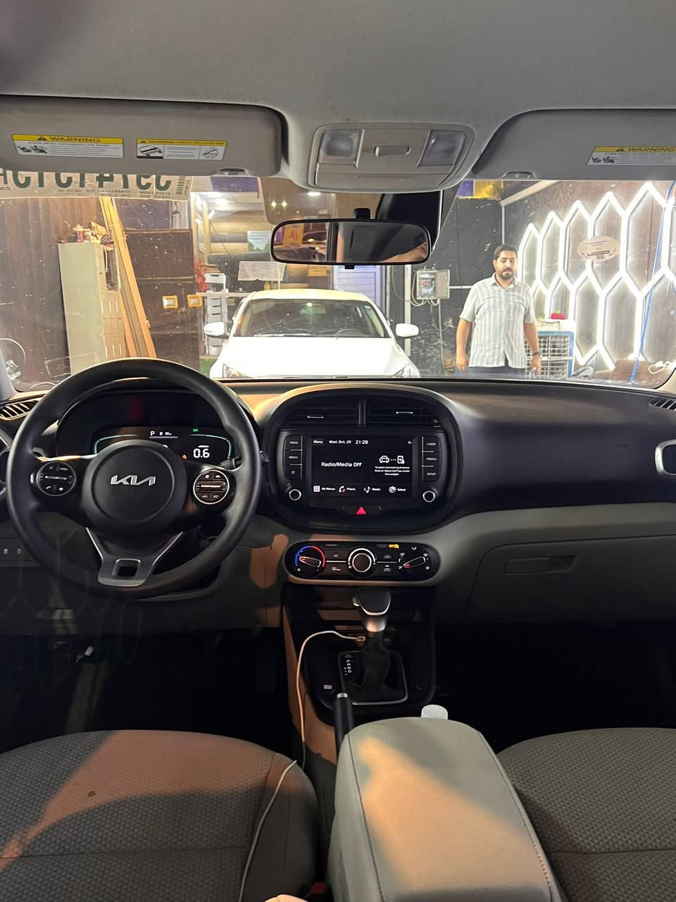 صول ٢٠٢٣ مرقمة اربيل دخول جديد للعراق .. تحديد مسار اطفاء. وتشغيل ذاتي عند التوقف. كروز سرعة .مكابح ذاتية عند عدم الانتباه. نظامين قيادة اعتيادي ورياضي السيارة كلش نضيفة  ضربتة موضحة اشوية بالبنيد لا لغود لا شواصي ماشية 86 الف كيلو 
العنوان بغداد المنصور البيجية ***********
السعر147 بيها مجال حك الجية
